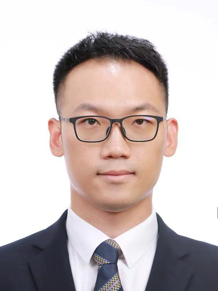 何伟鲲_副本.jpg